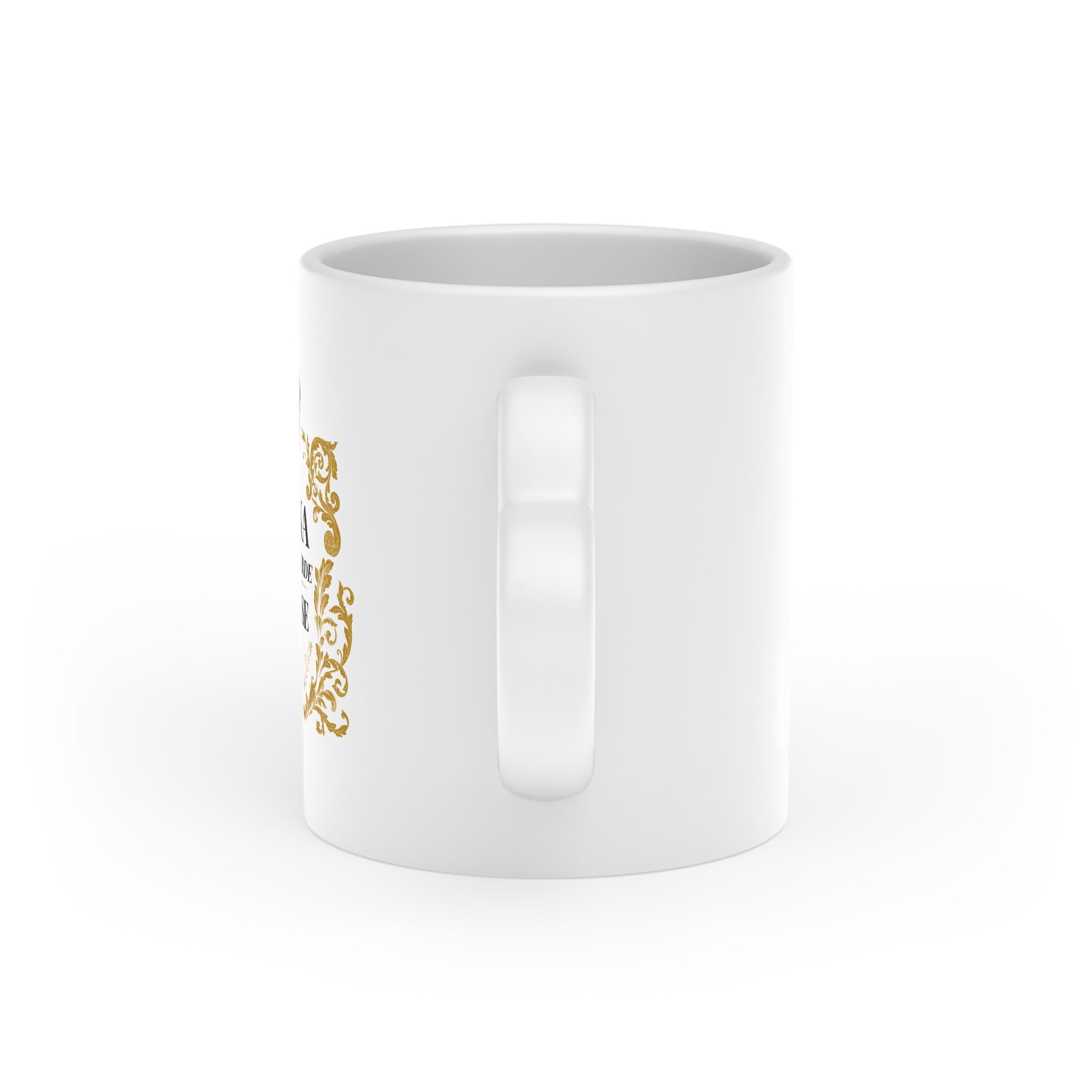 Taza “Una Reina Nunca Pierde la Clase” – Asa en forma de corazón